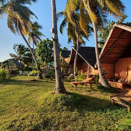 Bed and Breakfast Le Transat Амбатолоака Экстерьер фото
